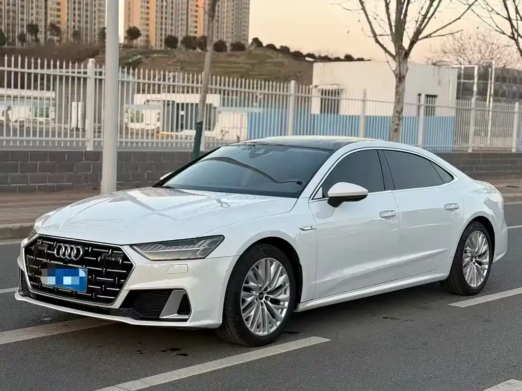 Audi A7L — фото 1
