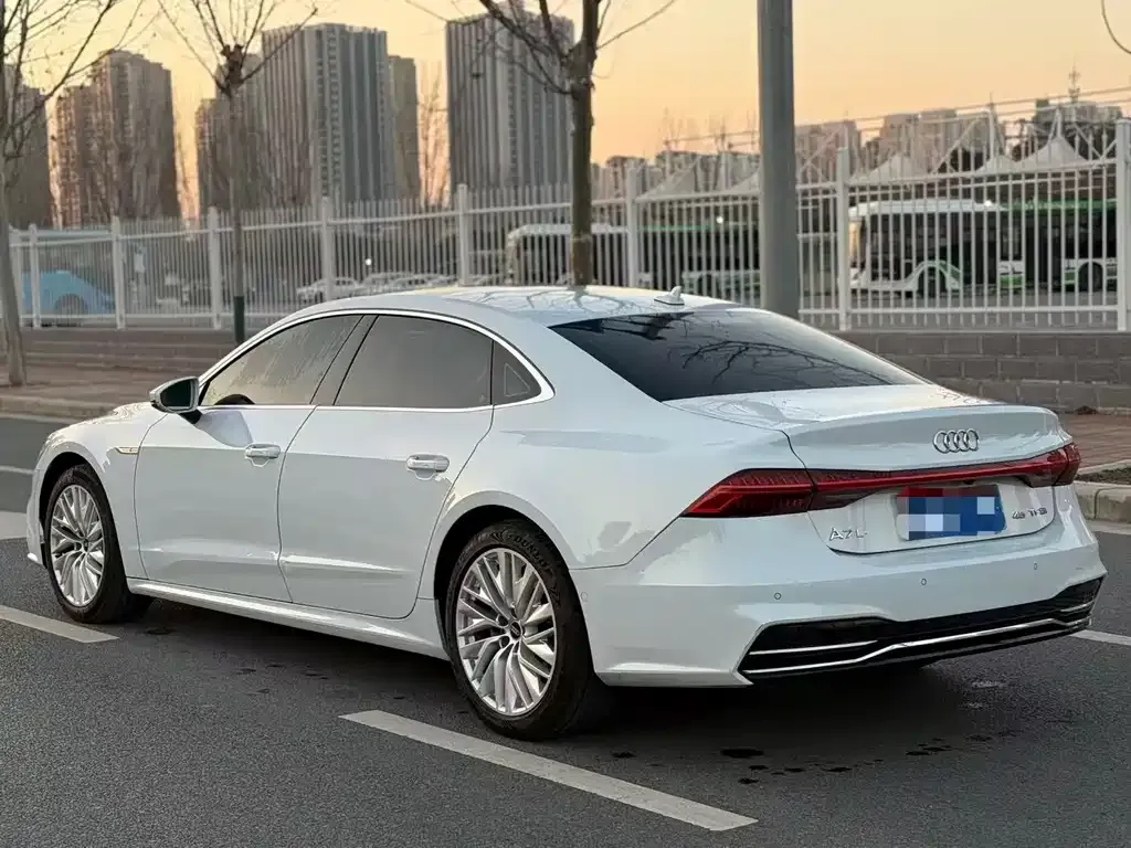 Audi A7L — фото 7