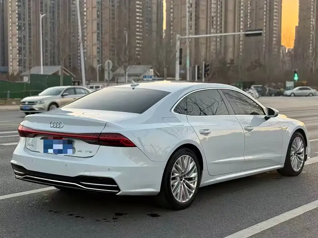 Audi A7L — фото 9