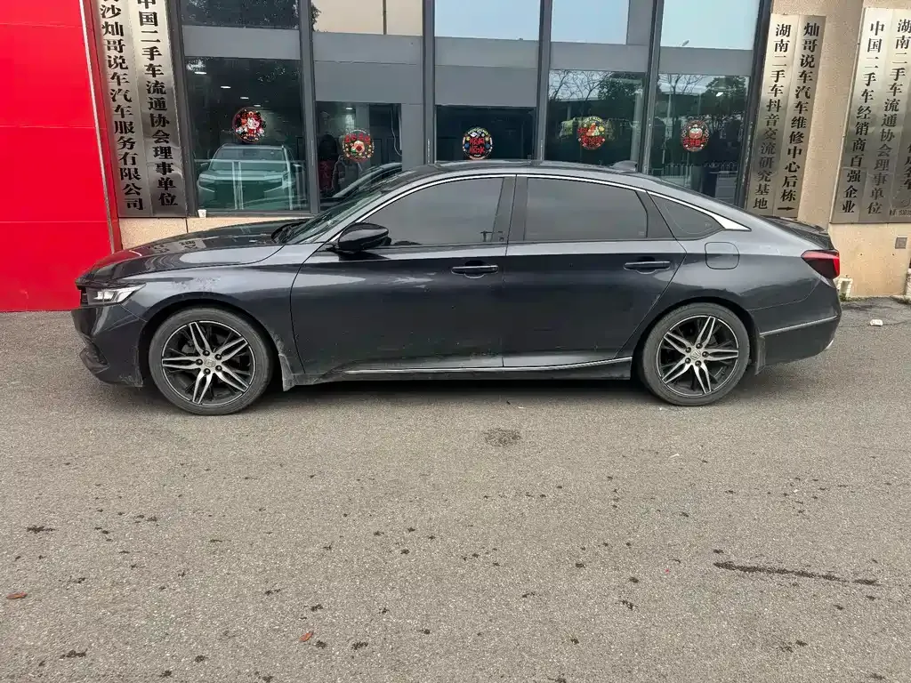 Honda Accord — фото 8