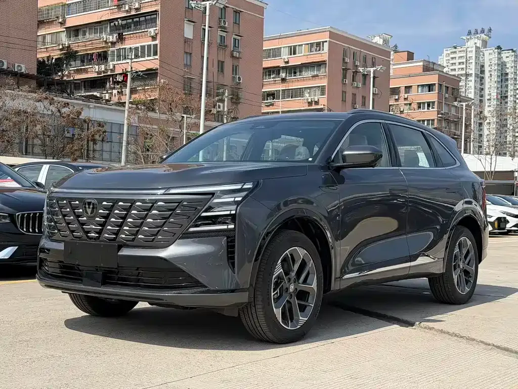 Changan CS75PLUS — фото 1