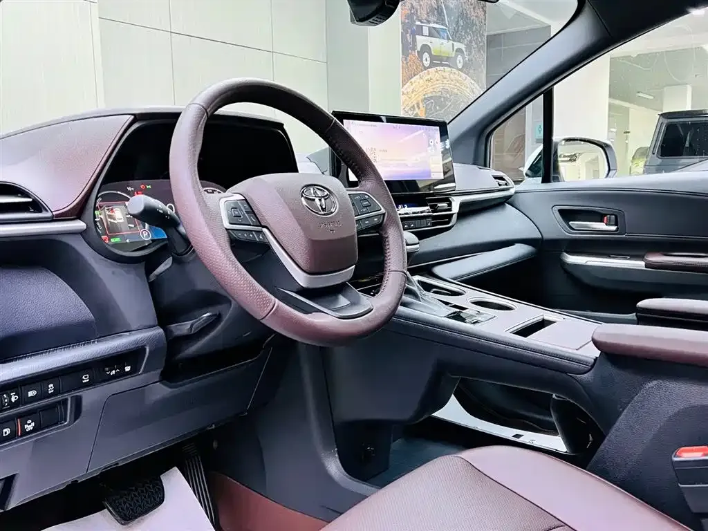 Toyota Granvia — фото 4