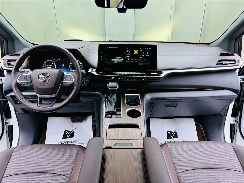 Toyota Granvia — фото 10
