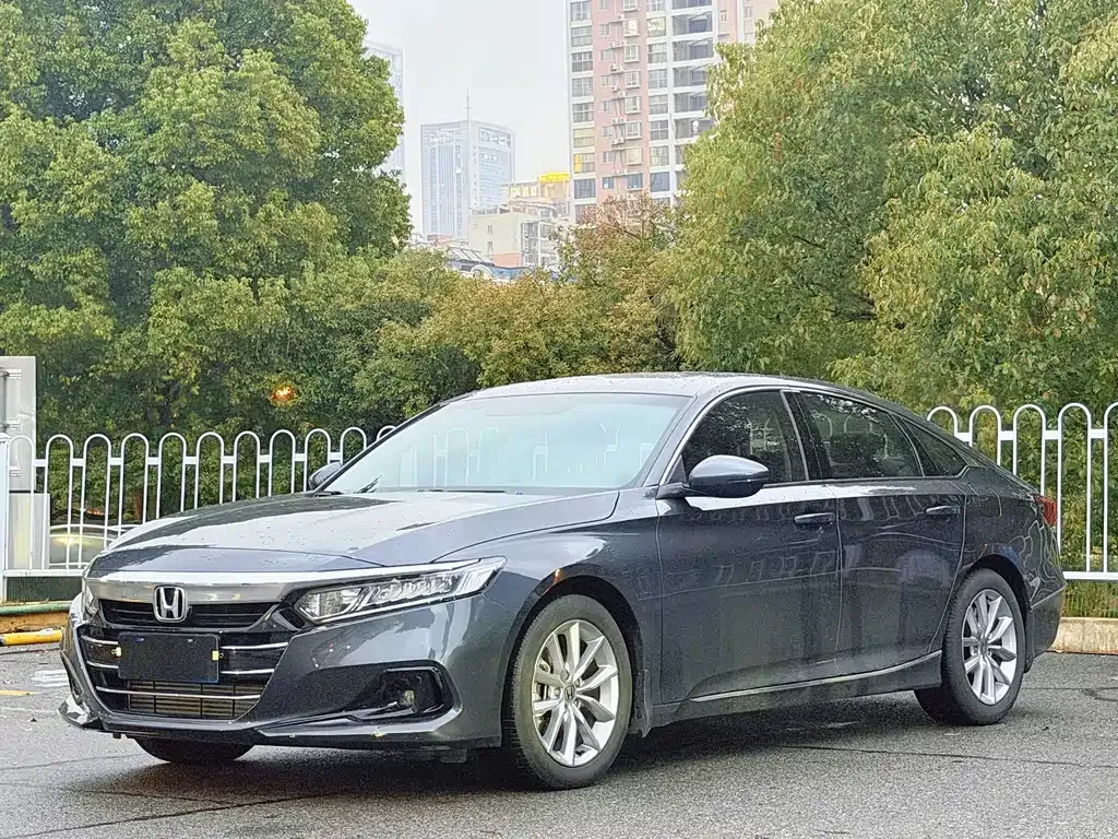 Honda Accord — фото 1