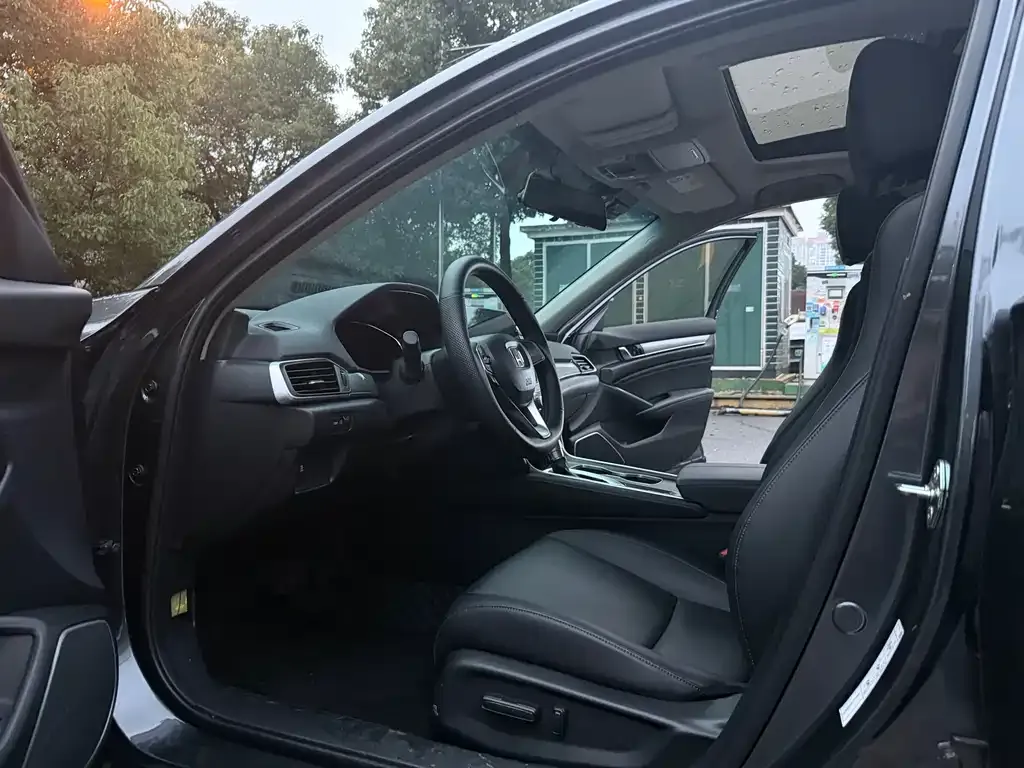 Honda Accord — фото 9