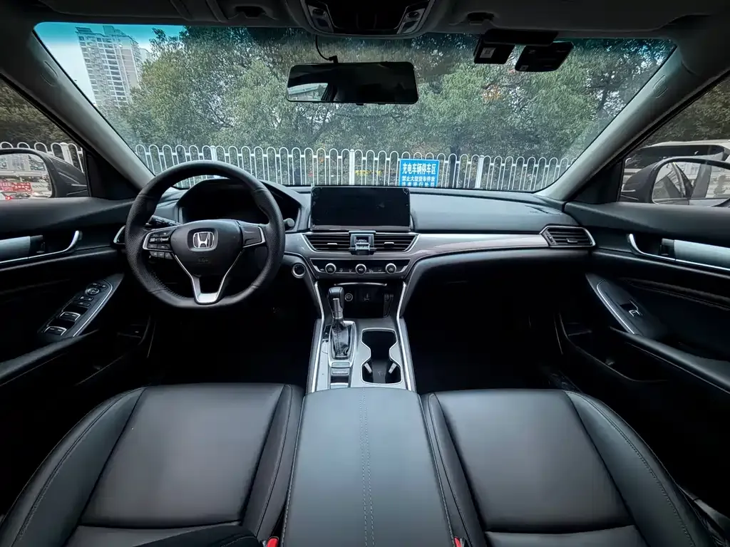 Honda Accord — фото 10