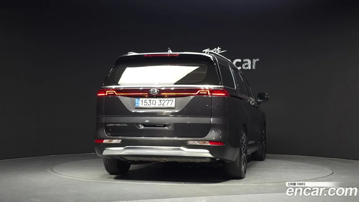 Kia Carnival — фото 10