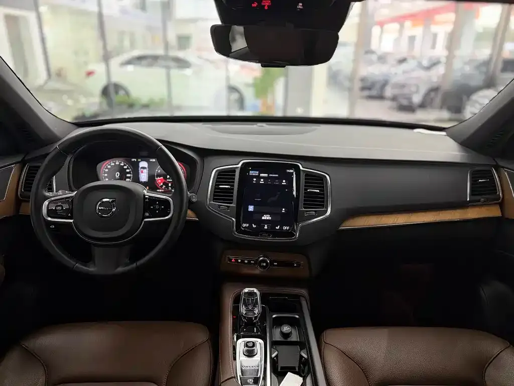 Volvo XC90 — фото 10