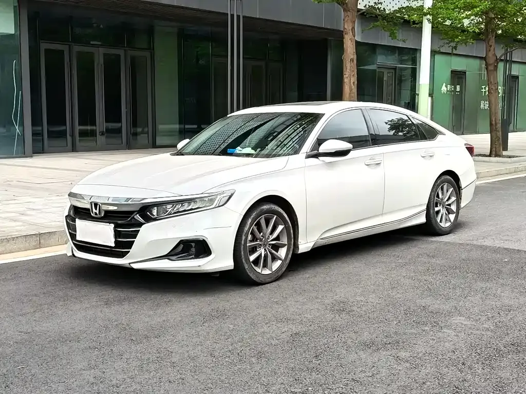 Honda Accord — фото 1
