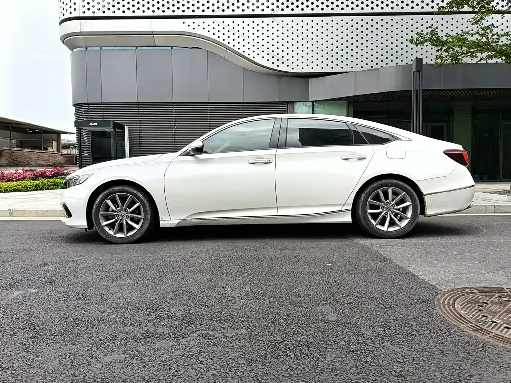 Honda Accord — фото 10