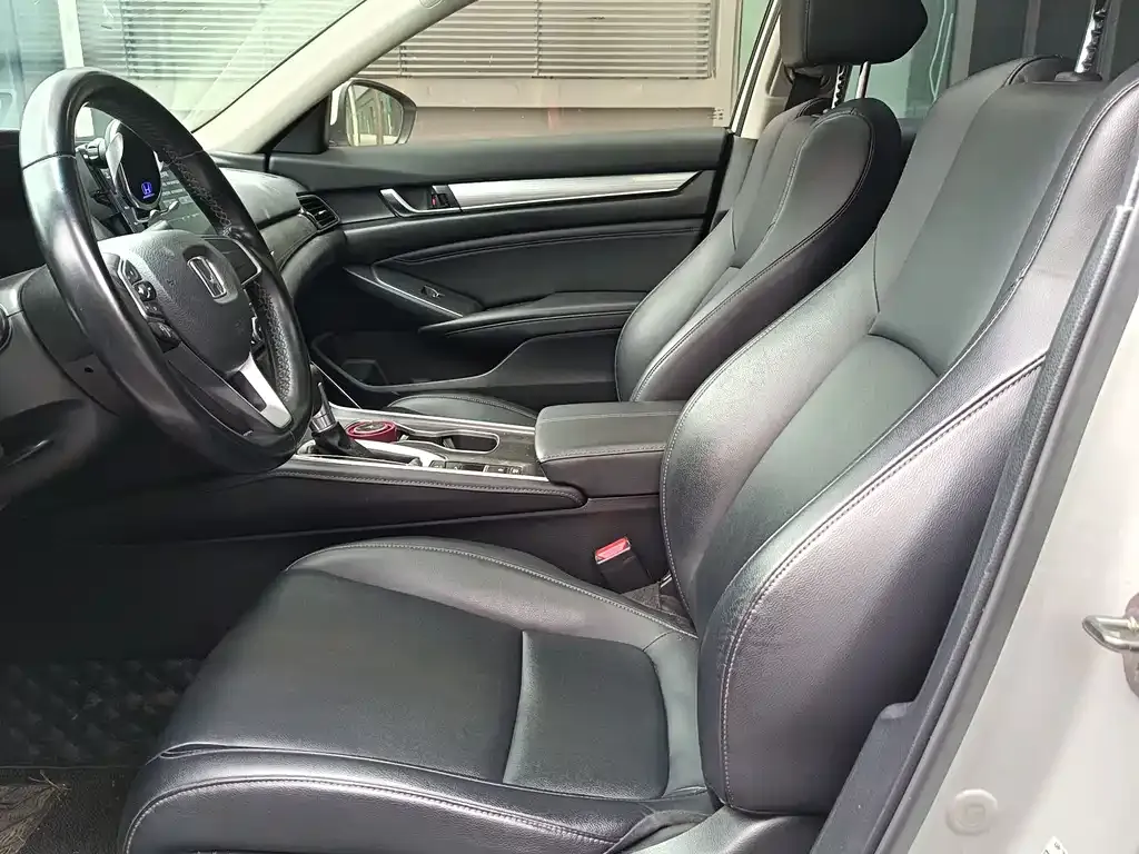 Honda Accord — фото 9