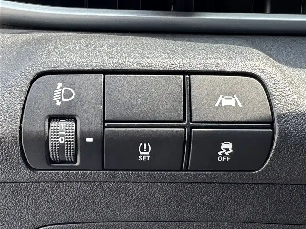 Hyundai Elantra — фото 7