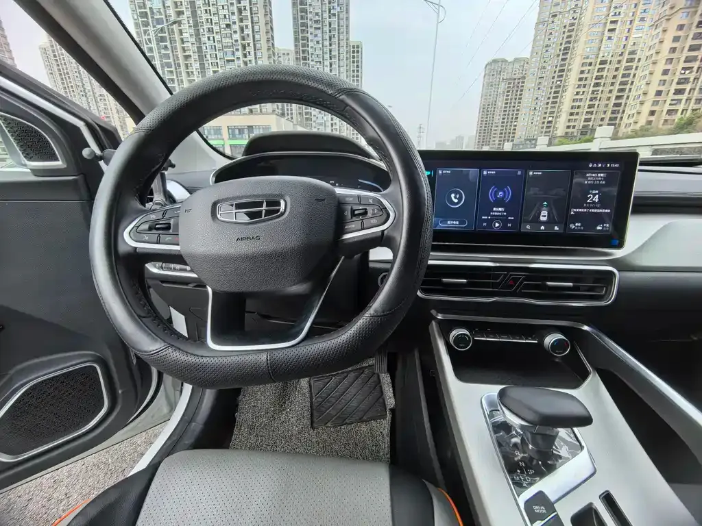 Geely Binyue — фото 10