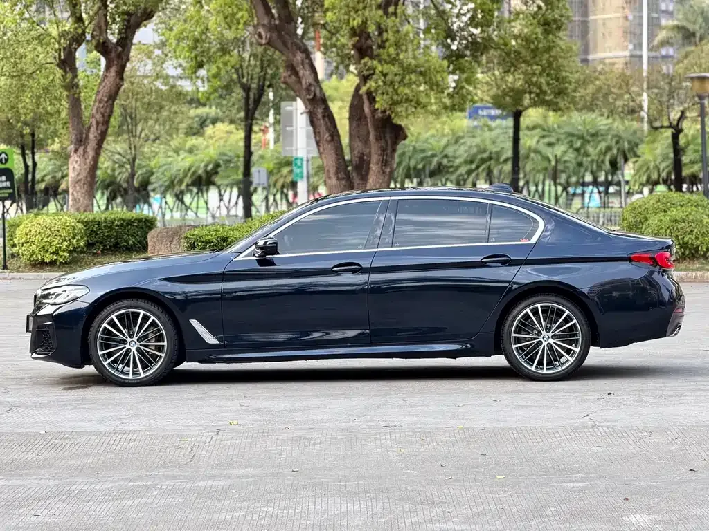 BMW 5 Series — фото 9