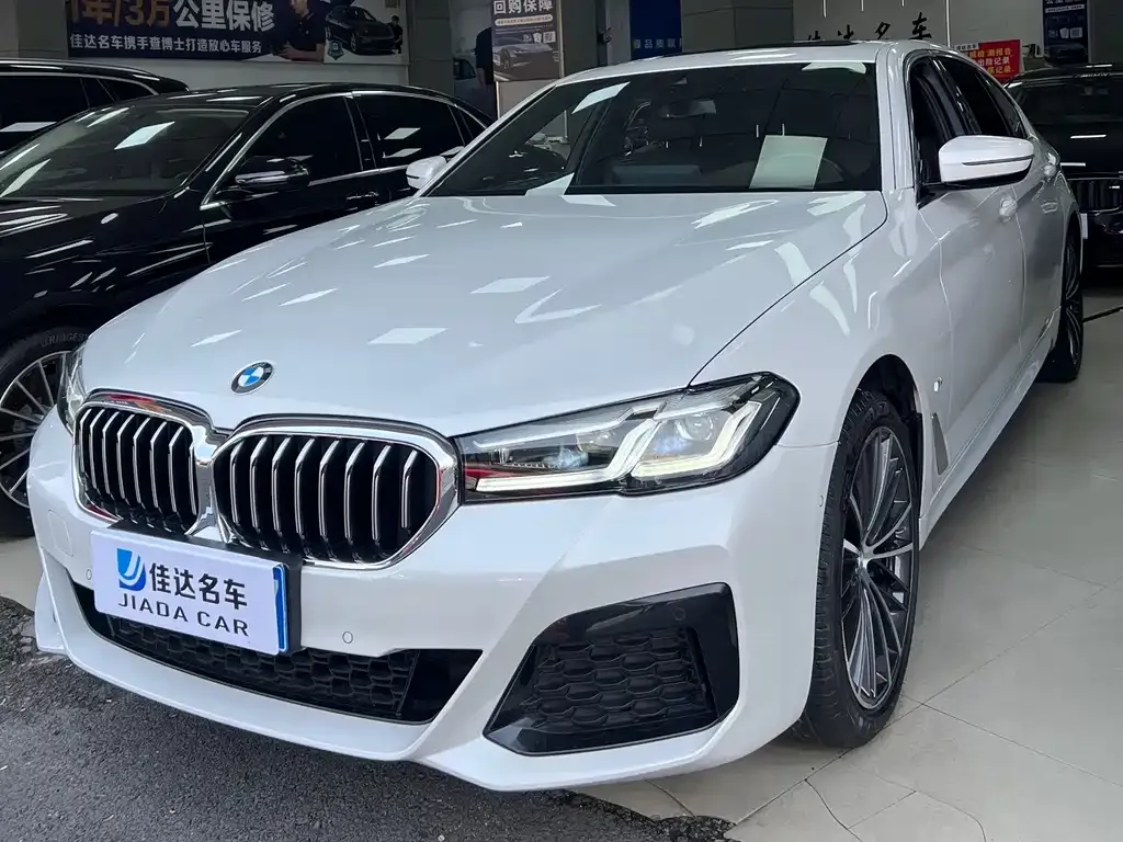 BMW 5 Series — фото 1