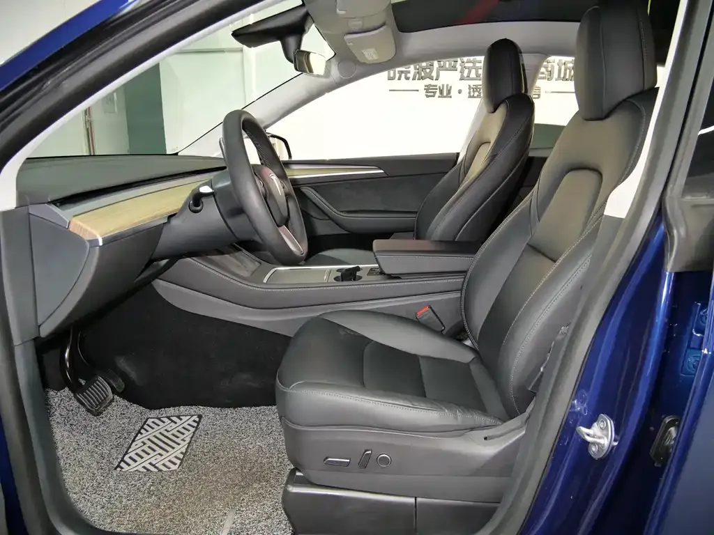 Tesla Model Y — фото 9