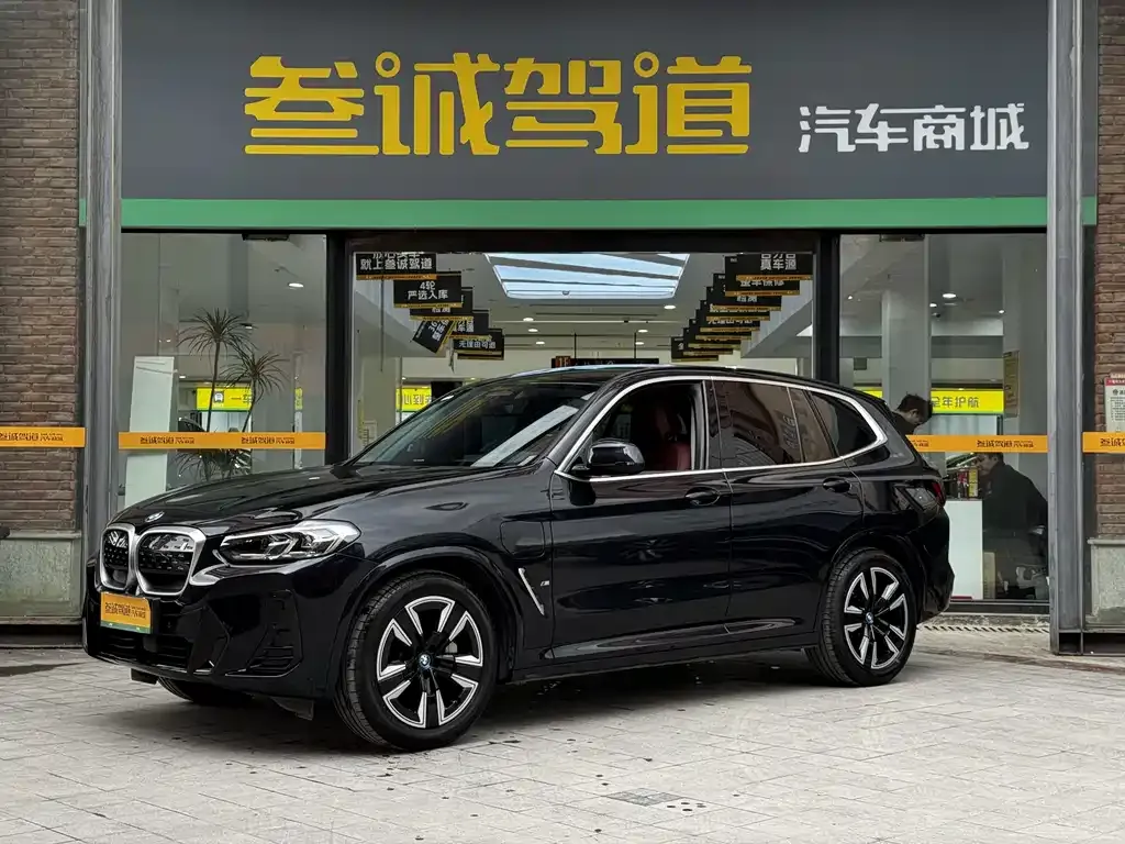 BMW iX3 — фото 1