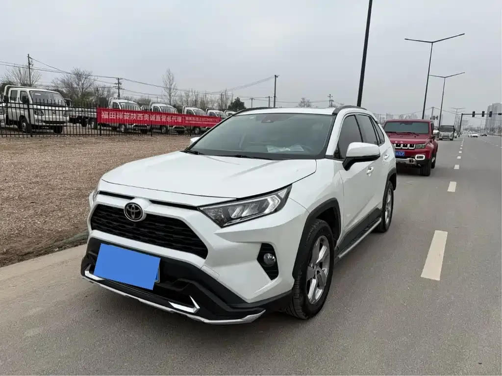 Toyota RAV4 2021 из CN, фото 1