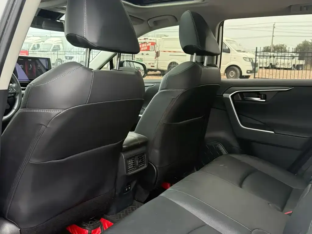Toyota RAV4 2021 из CN, фото 2