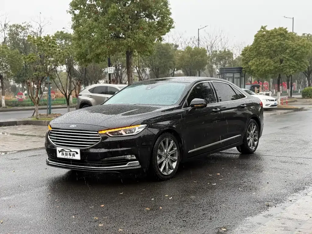 Ford Taurus — фото 1