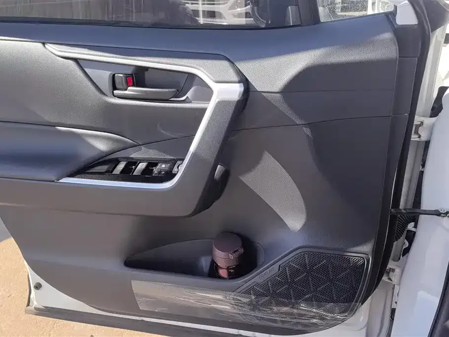 Toyota RAV4 2025 из CN, фото 6