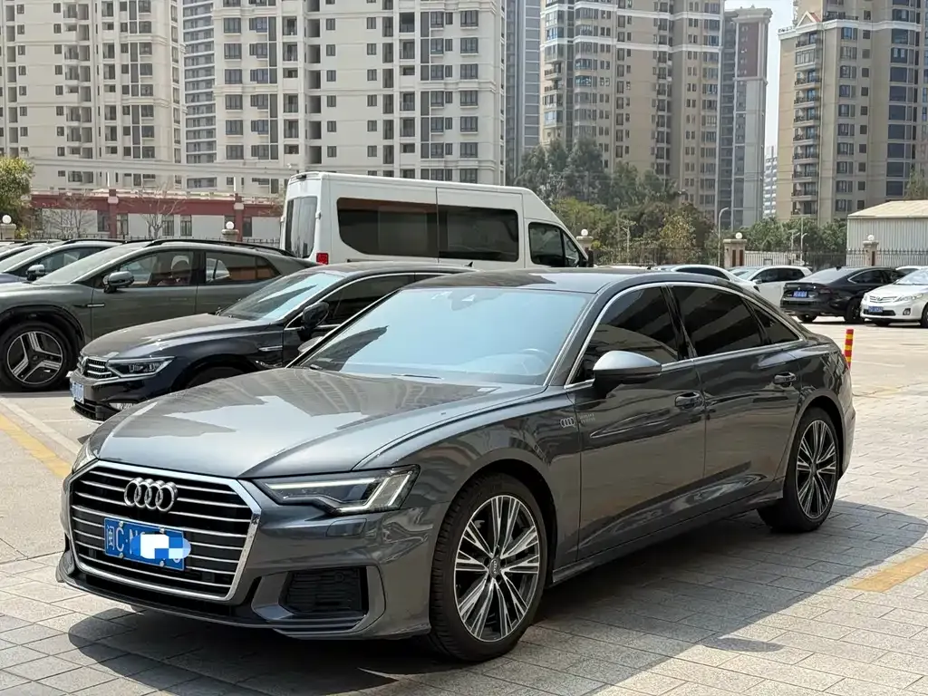 Audi A6L — фото 1