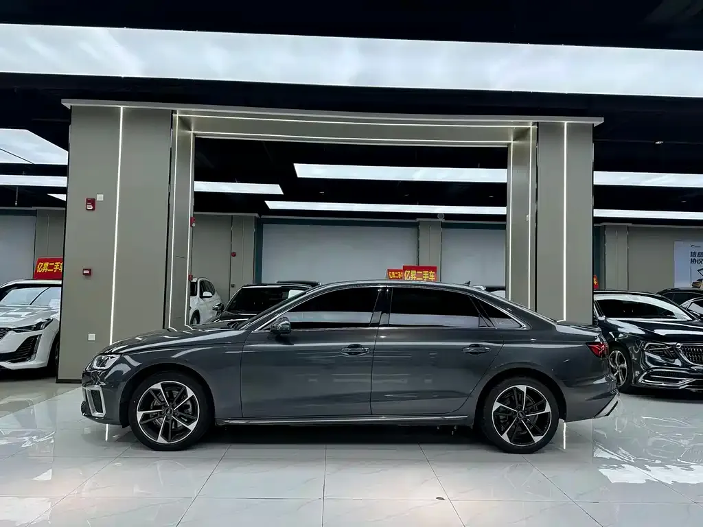 Audi A4L 2022 из CN, фото 2