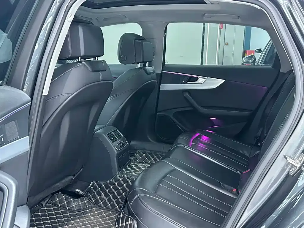 Audi A4L 2022 из CN, фото 4