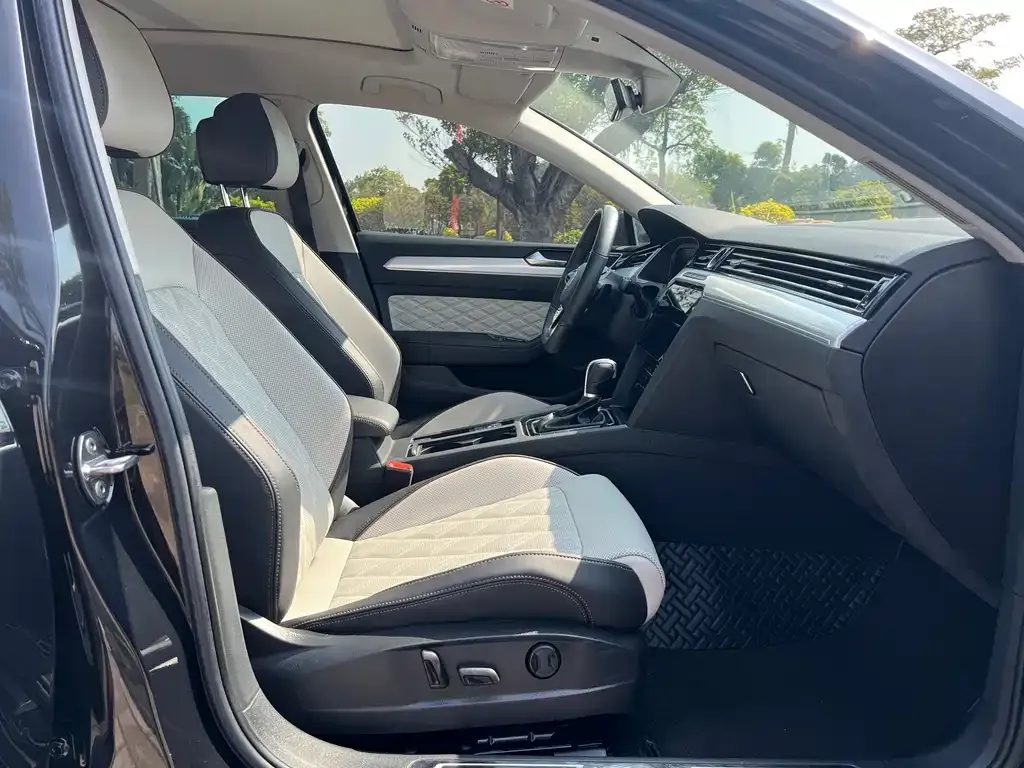 Volkswagen Magotan 2023 из CN, фото 10