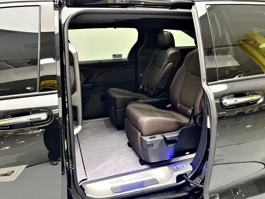 Toyota Granvia 2025 из CN, фото 3