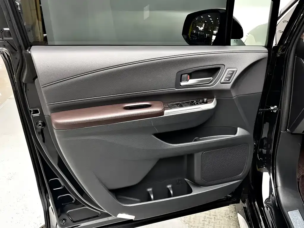 Toyota Granvia 2025 из CN, фото 8