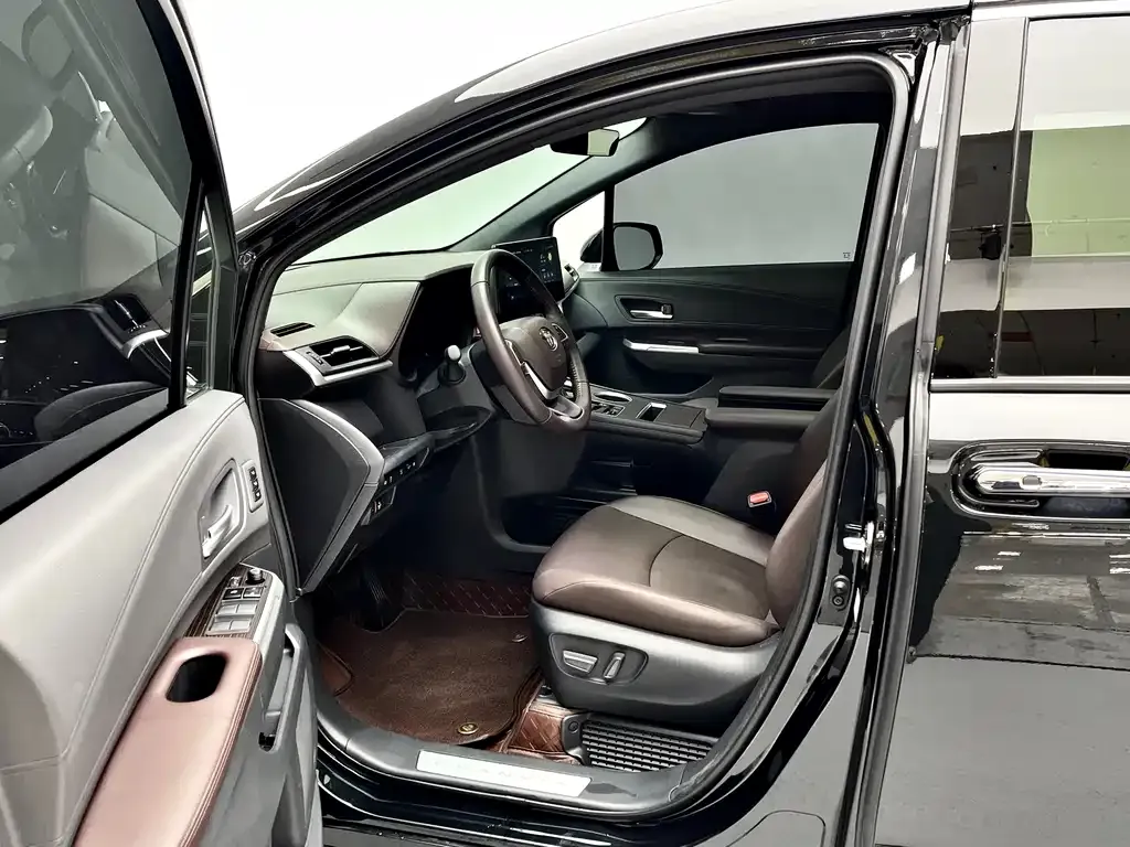 Toyota Granvia 2025 из CN, фото 6