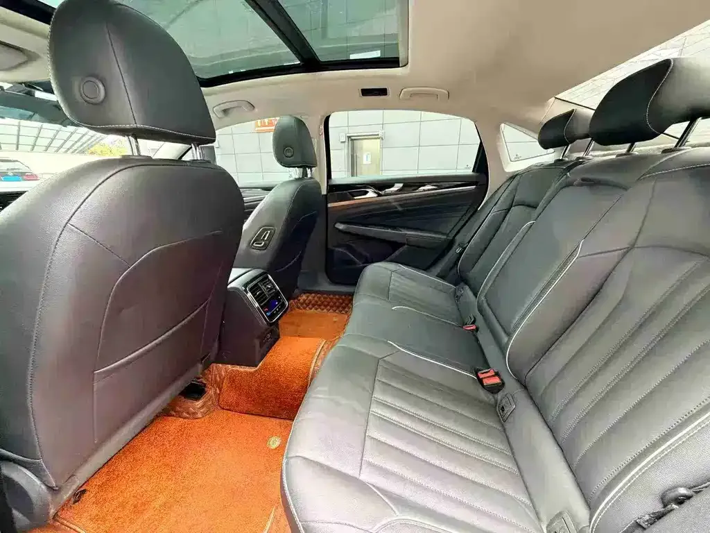 Volkswagen Passat — фото 8