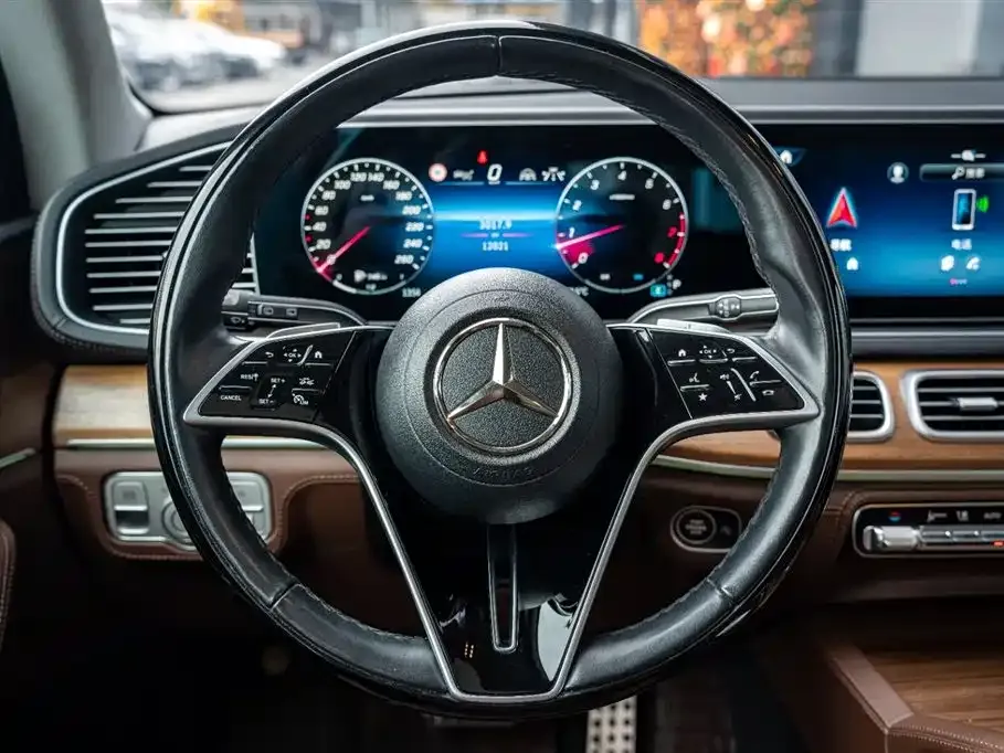 Mercedes-Benz GLS — фото 4