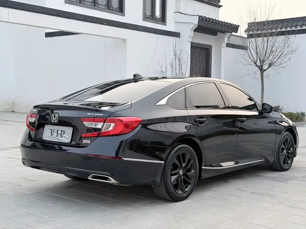 Honda Accord — фото 9