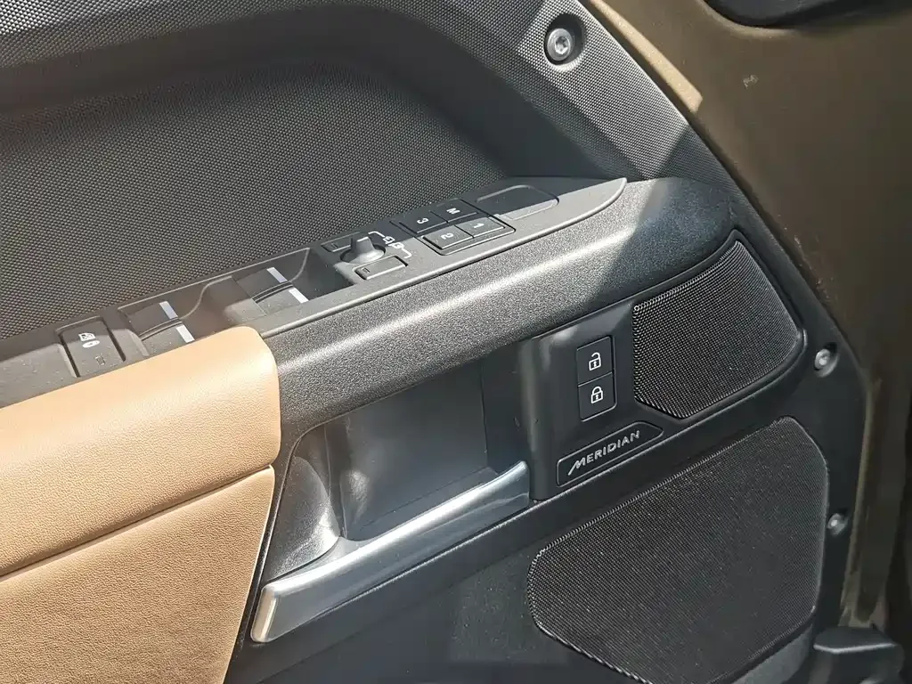 Land Rover Defender 2025 из CN, фото 9