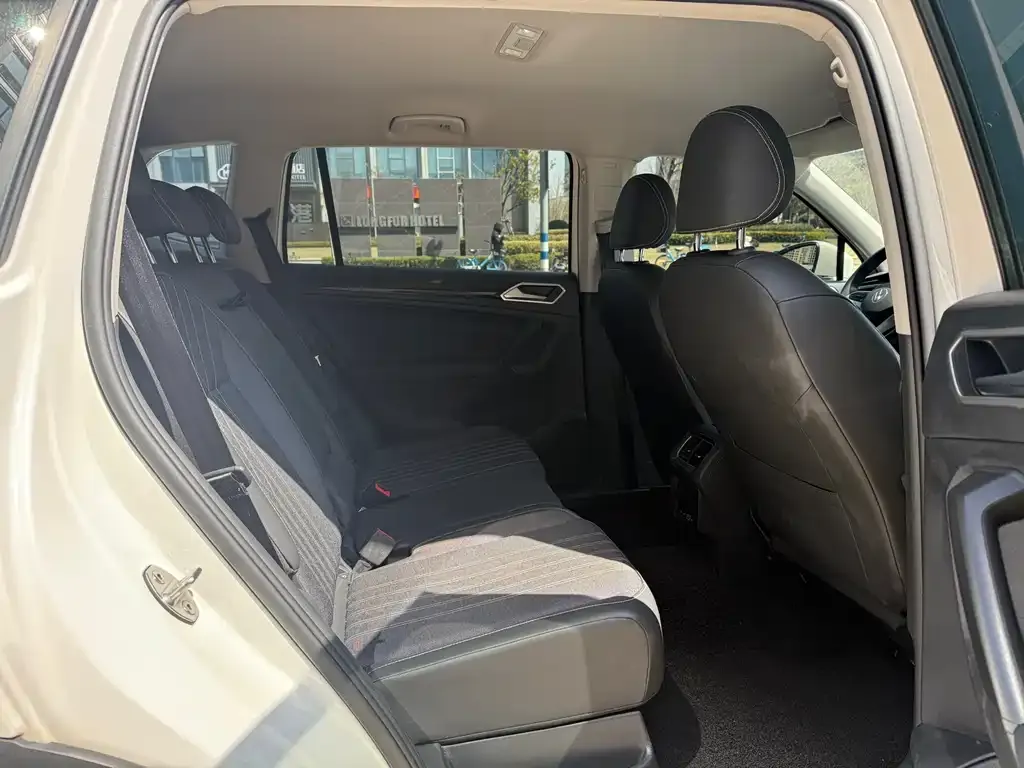 Volkswagen Tiguan L 2022 из CN, фото 9