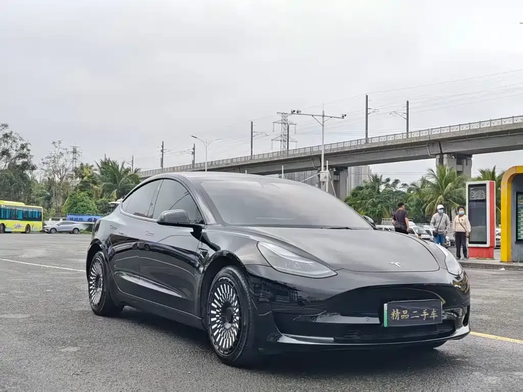 Tesla Model 3 — фото 9