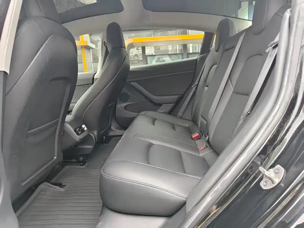 Tesla Model 3 — фото 10