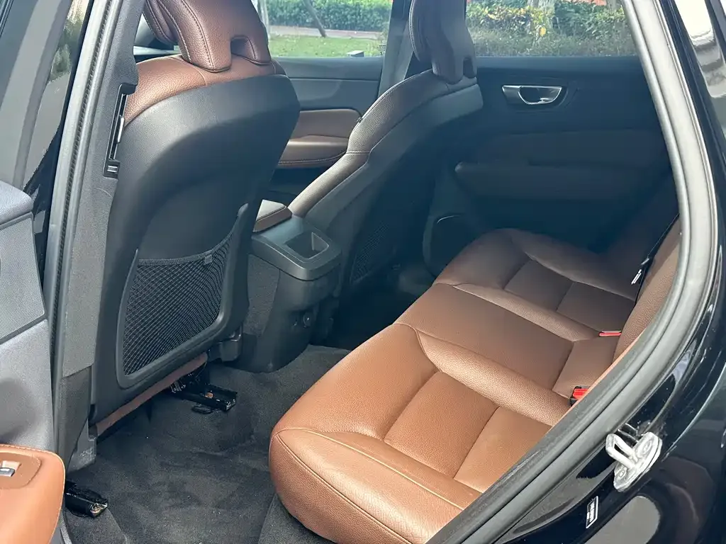 Volvo XC60 2023 из CN, фото 7