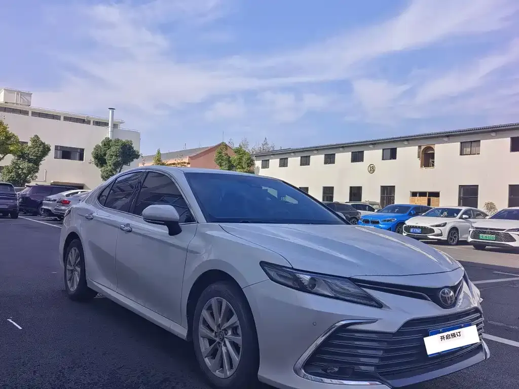 Toyota Camry — фото 4