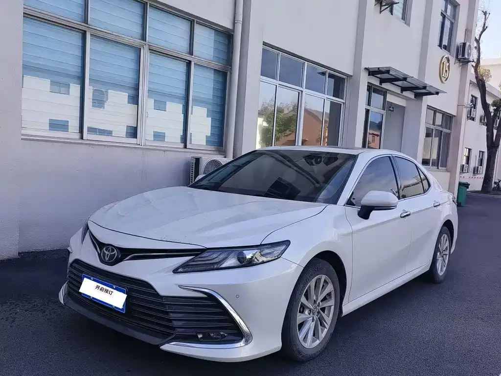 Toyota Camry — фото 9