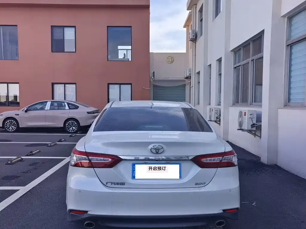 Toyota Camry — фото 3