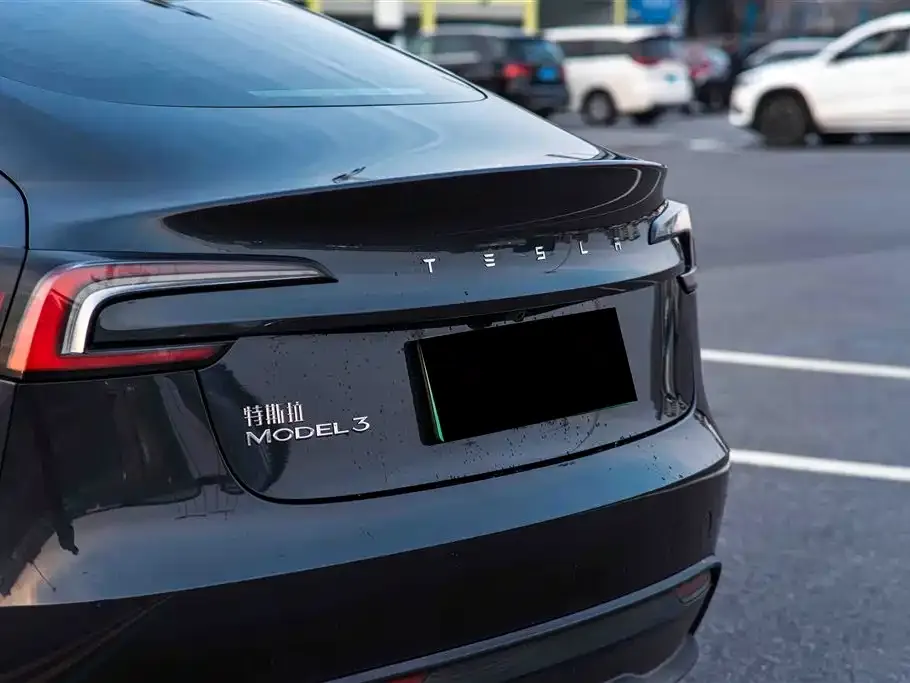 Tesla Model 3 — фото 9