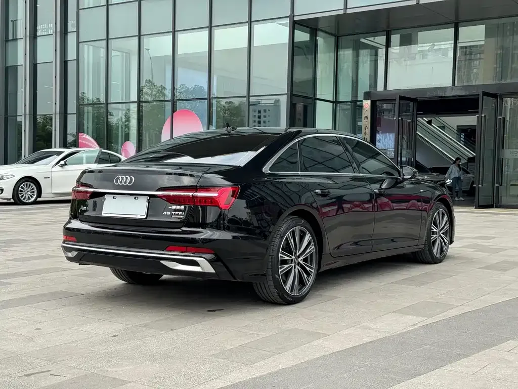 Audi A6L — фото 2