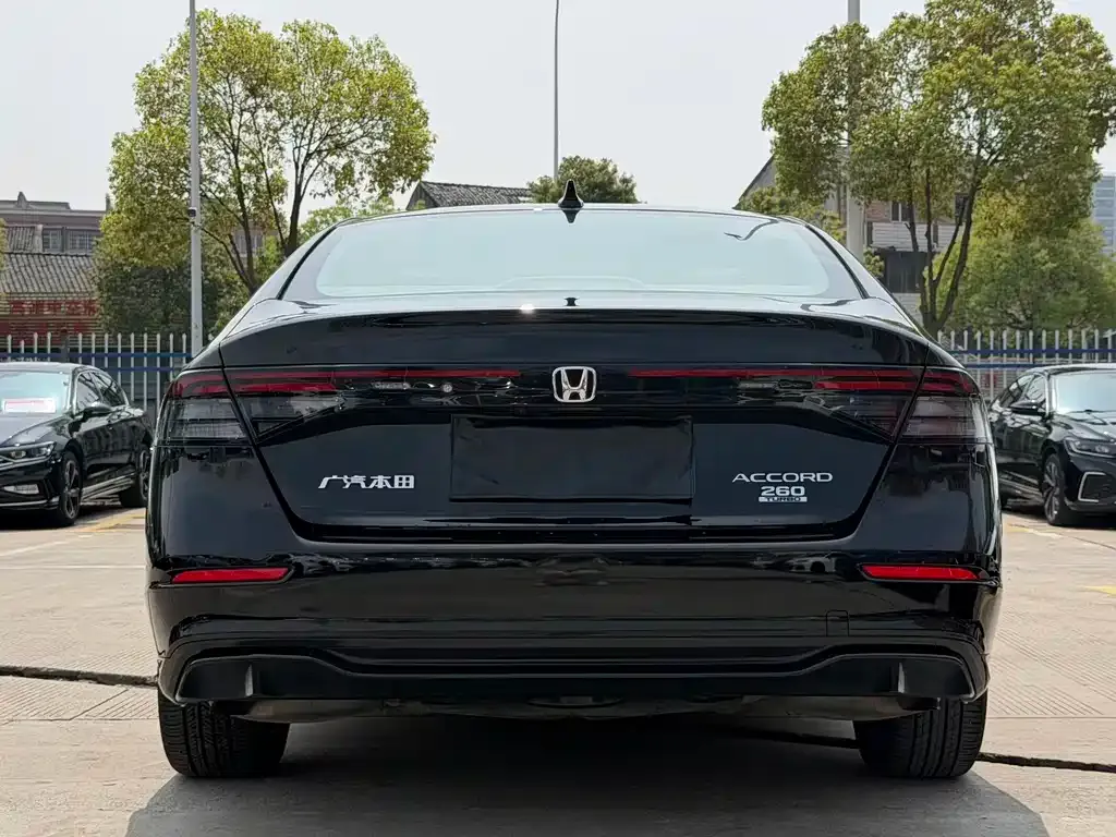 Honda Accord — фото 8