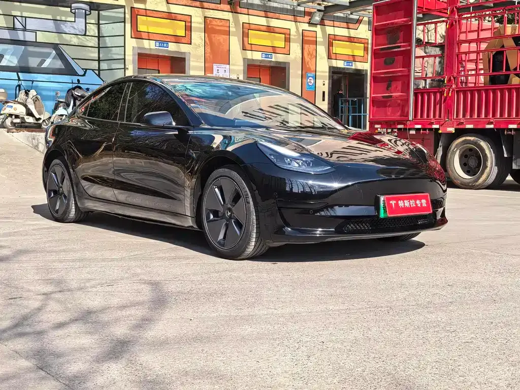 Tesla Model 3 — фото 7