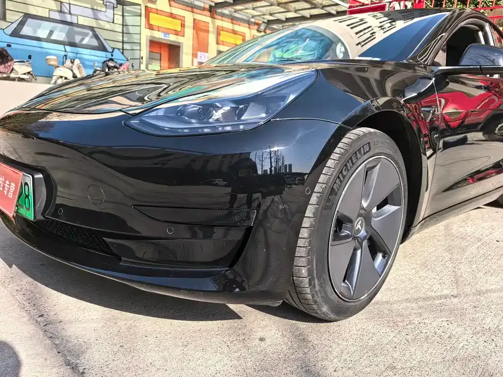 Tesla Model 3 — фото 9