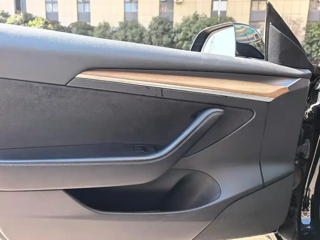 Tesla Model 3 — фото 4