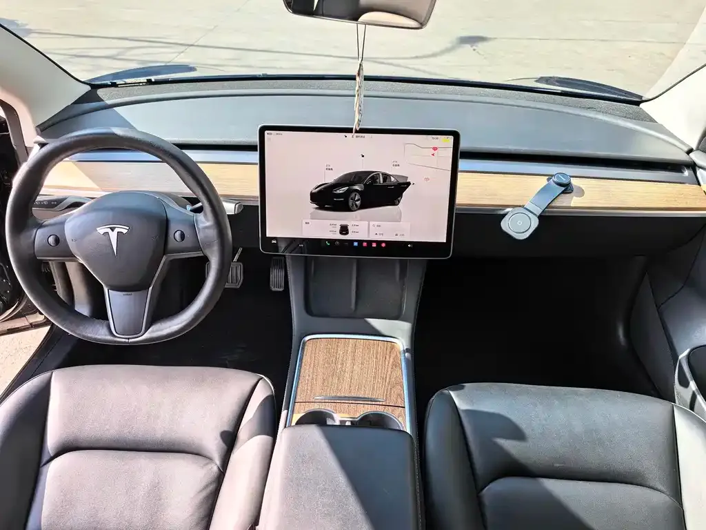Tesla Model 3 — фото 3